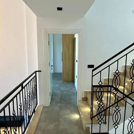 Dag Ve Sehir Manzarali Hotel