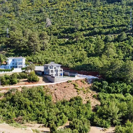 Hotel Dag Ve Sehir Manzarali